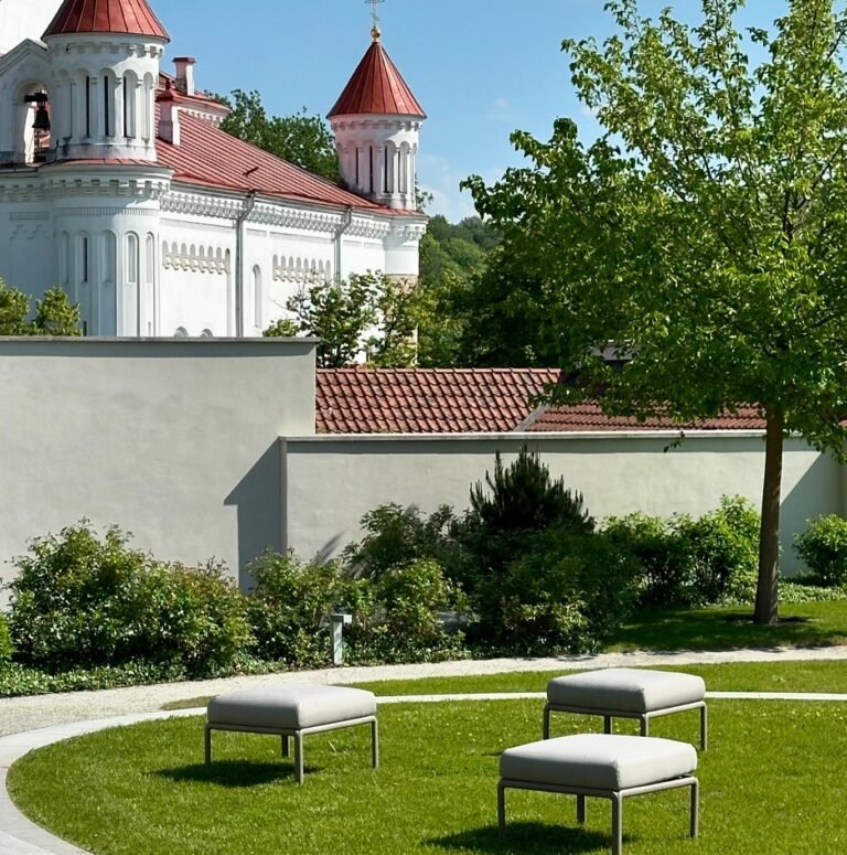 BALDŲ NUOMA RENGINIAMS, VESTUVĖMS AR KITOMS ŠVENTĖMS