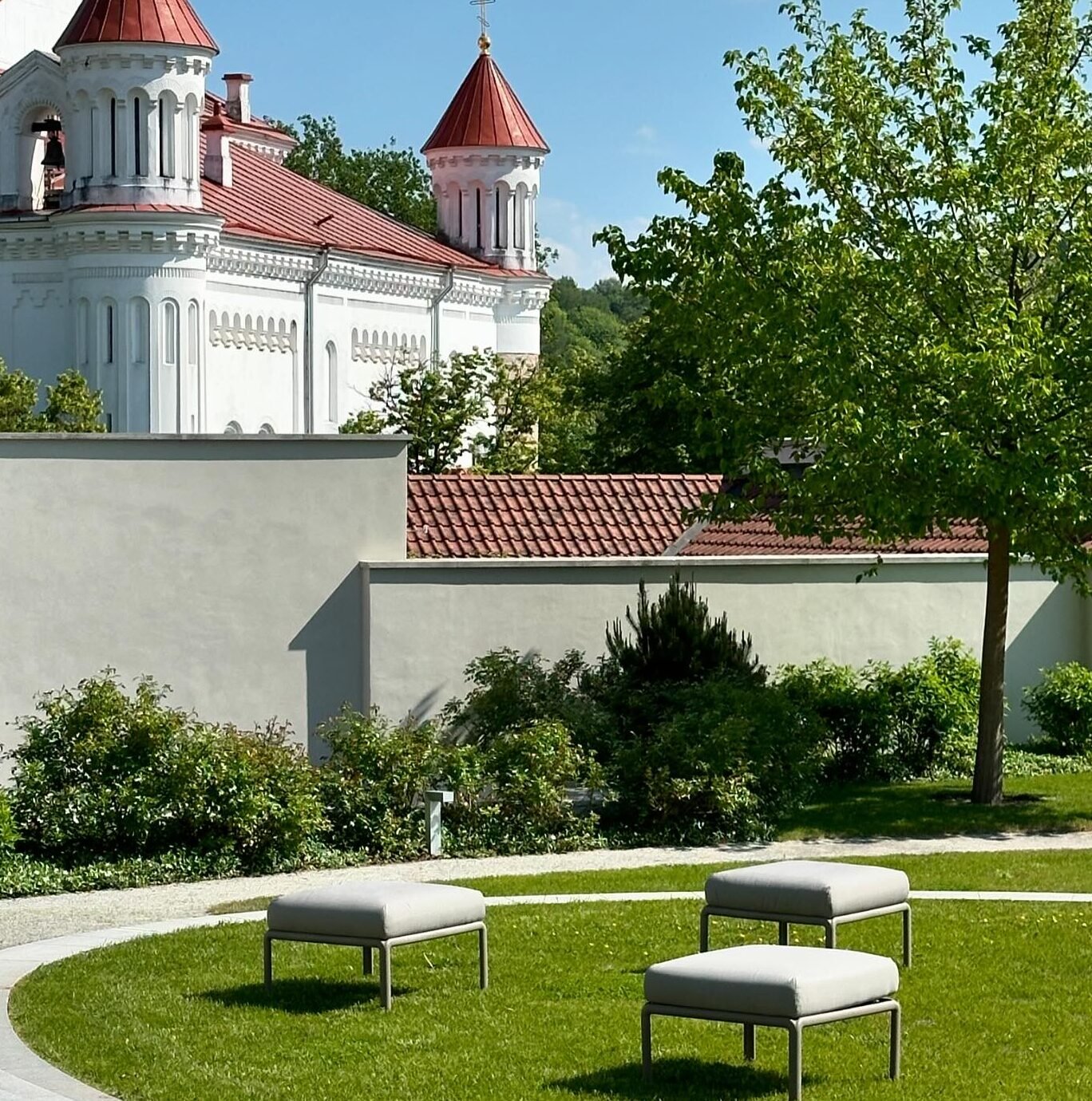 BALDŲ NUOMA RENGINIAMS, VESTUVĖMS AR KITOMS ŠVENTĖMS