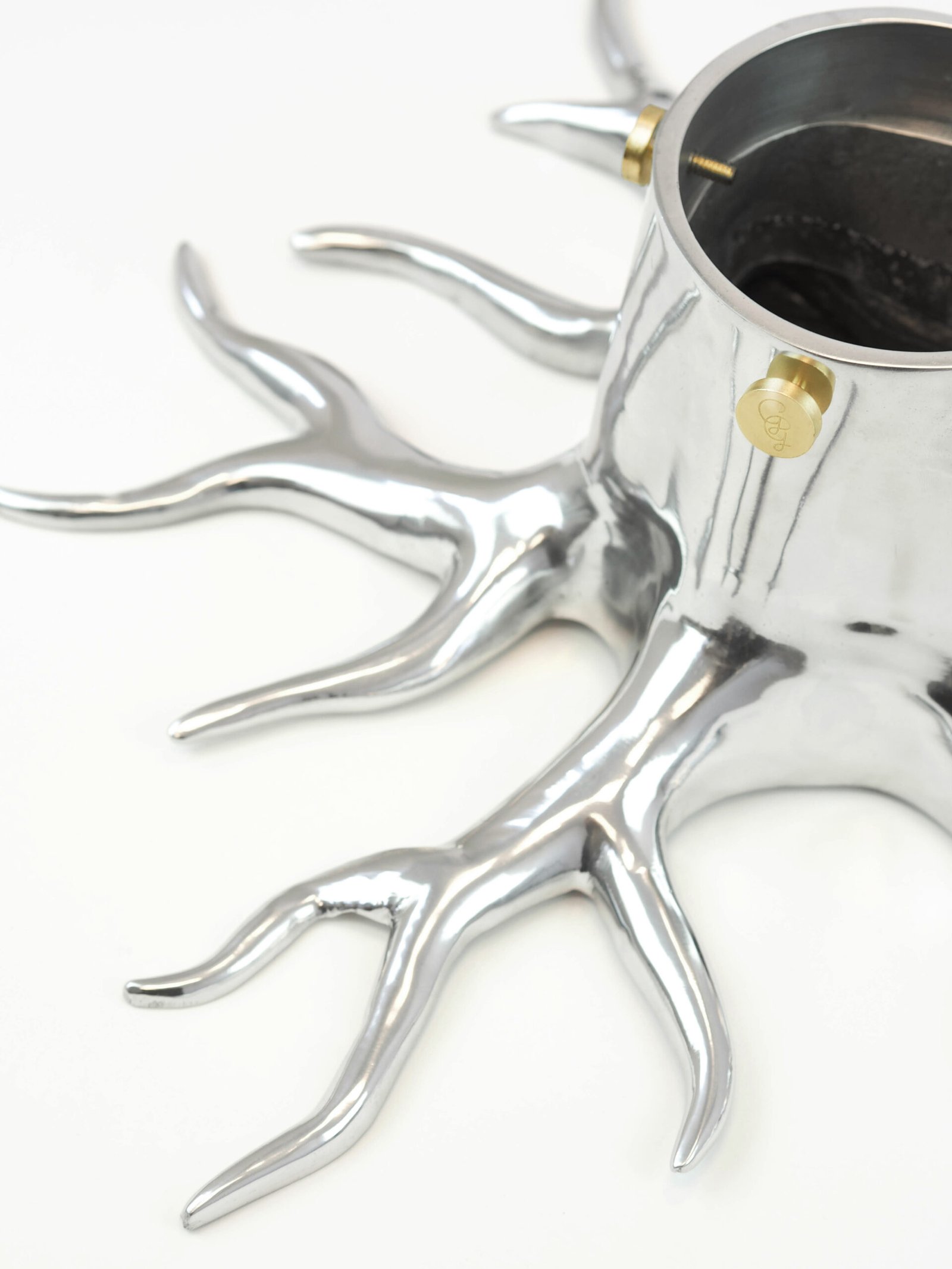 Kalėdų eglutės stovas gali priversti aiktelėti 1 GG Christmas tree holder silver top scaled