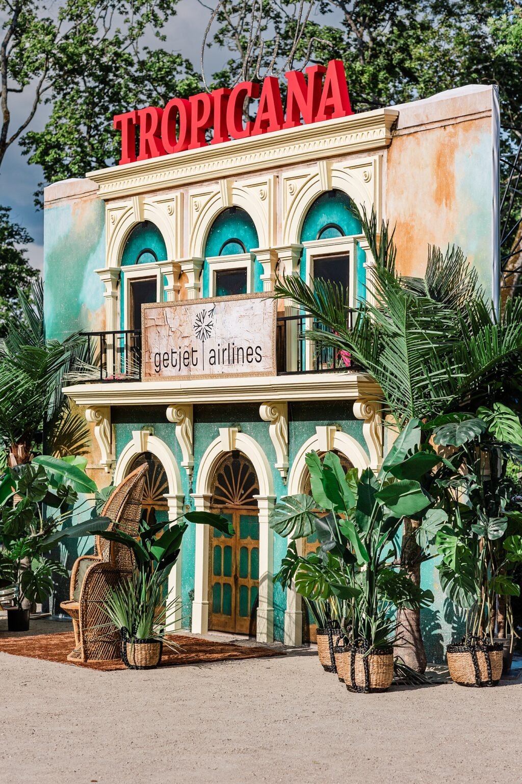 Teminio įmonės vakarėlio dekoracija „Tropicana“